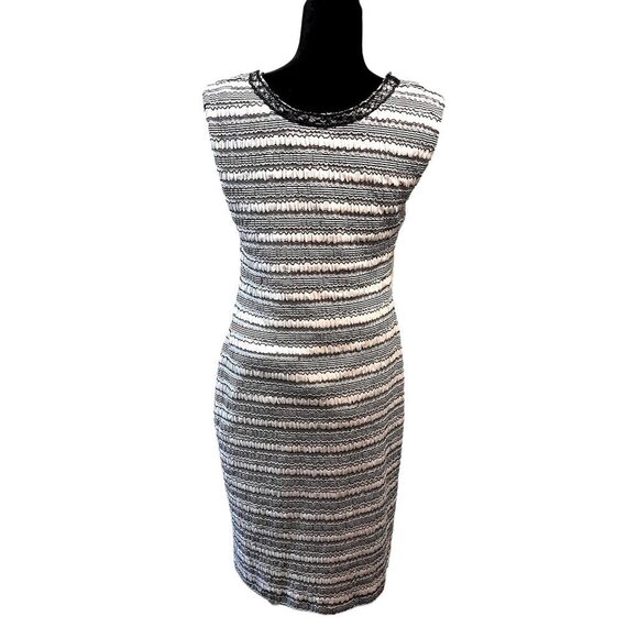 Rabbit Rabbit Rabbit Designs V-Neck Ruffle Dress Size 10 - Picture 3 of 10